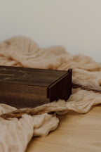 Scatola porta foto in legno tinta noce con vano USB – perfetta per foto e regali