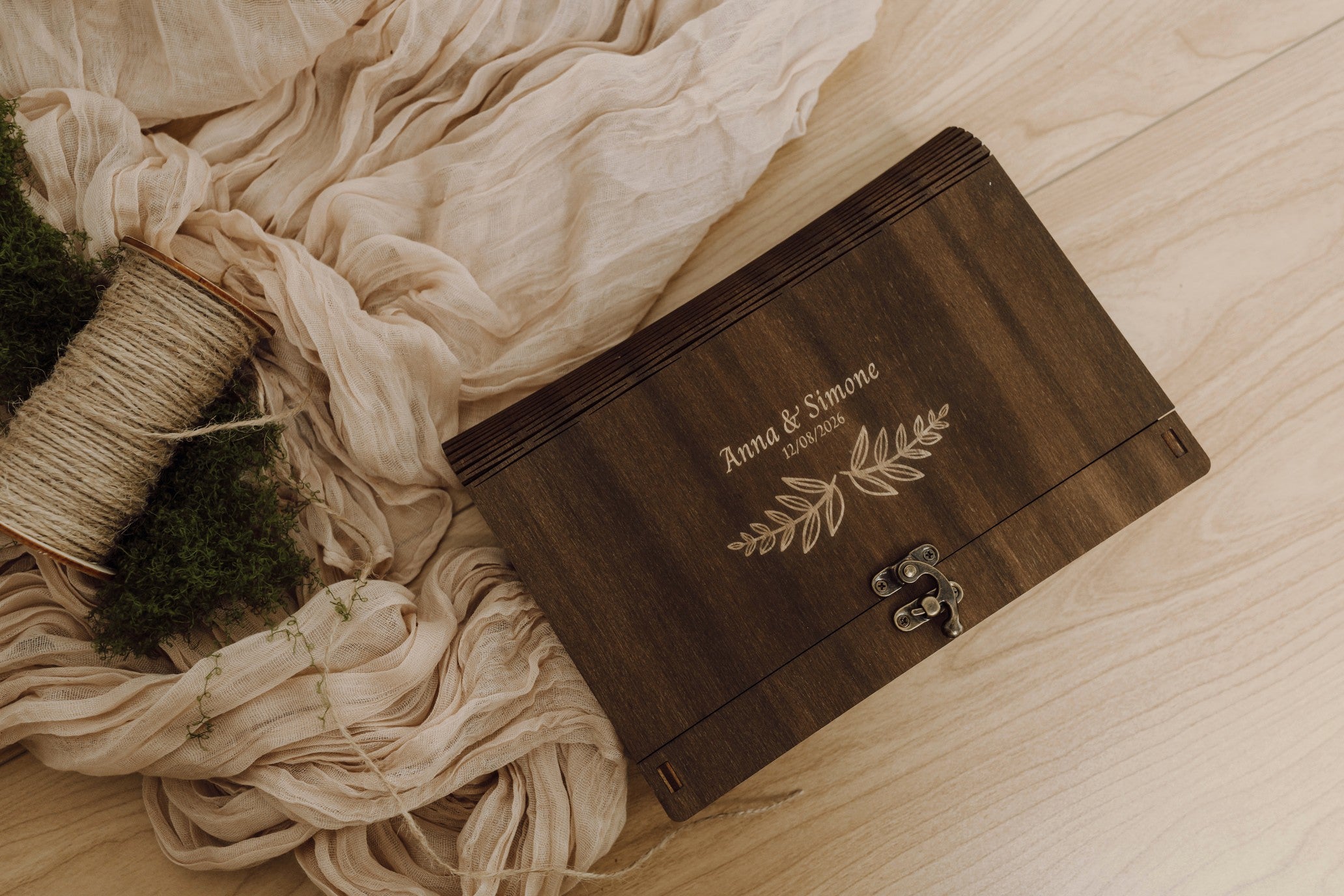 Scatola porta foto in legno tinta noce pieghevole con vano USB – perfetta per foto e regali